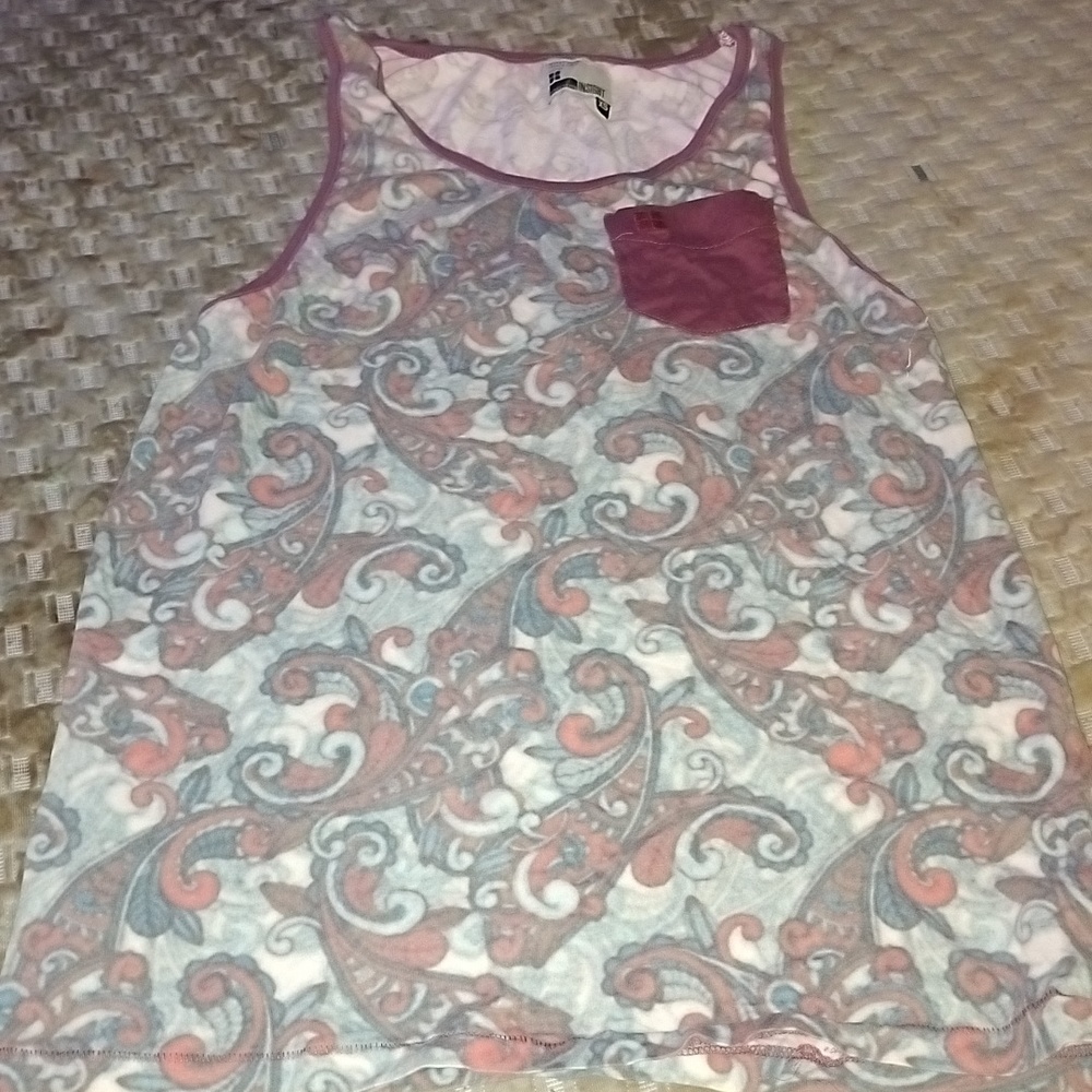 NWOT XS Insight Paisley Pocket Tank